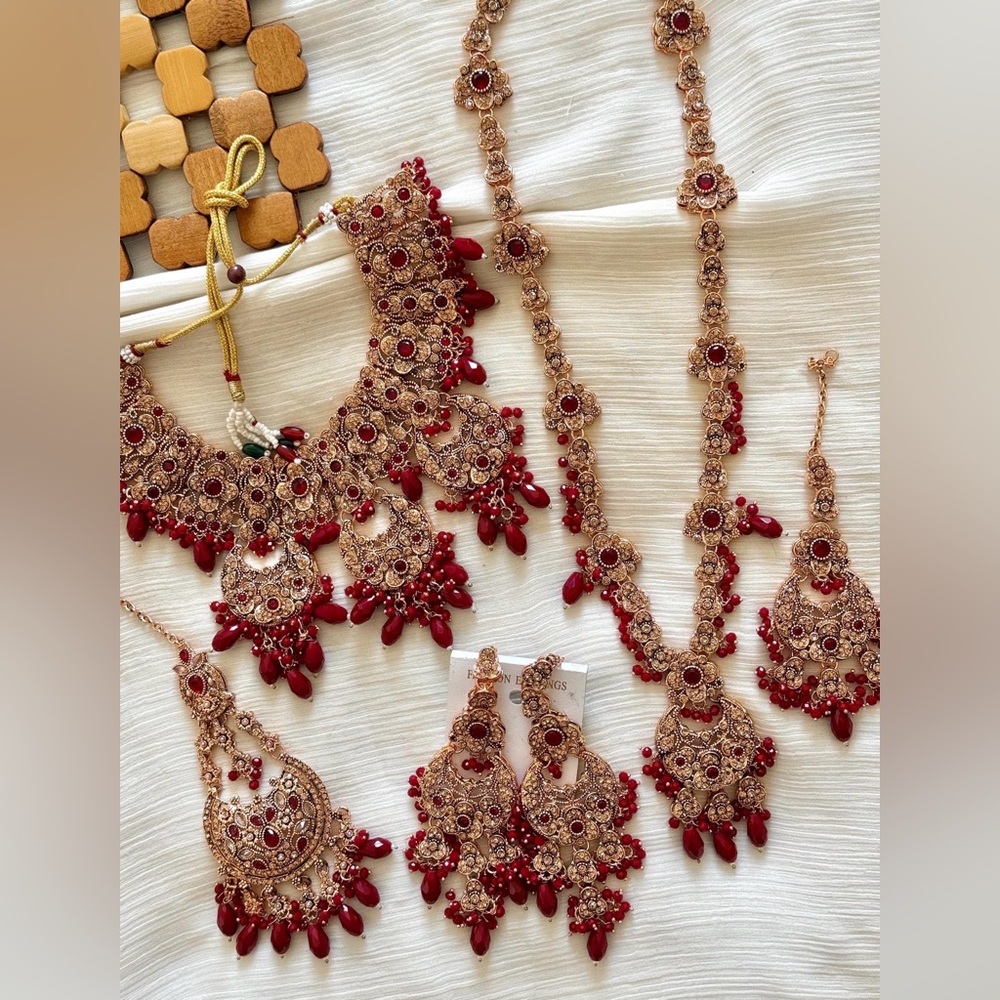 Elegant Red and Gold Jewelry Set
